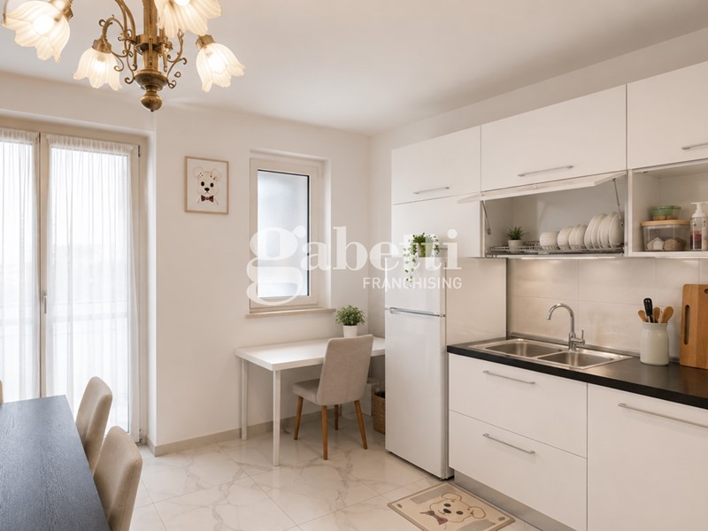 Trilocale in Vendita a Prato, 180'000&euro;, 91 m², con Box