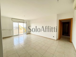 Quadrilocale in Affitto a Valenzano, 670&euro;, 110 m², con Box