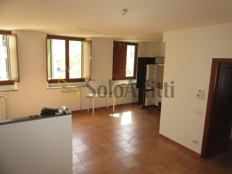 Appartamento in Affitto a Sesto Fiorentino, zona Colonnata, 1'300&euro;, 120 m², con Box