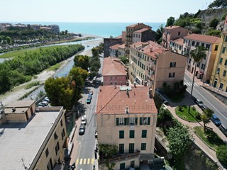Appartamento in Vendita a Ventimiglia, zona Marina San Giuseppe, 220'000&euro;, 90 m²