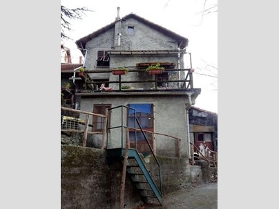 Appartamento in Vendita a Campomorone, 75'006&euro;, 216 m²