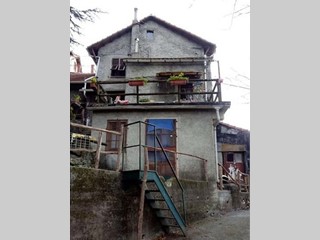 Appartamento in Vendita a Campomorone, 75'006&euro;, 216 m²