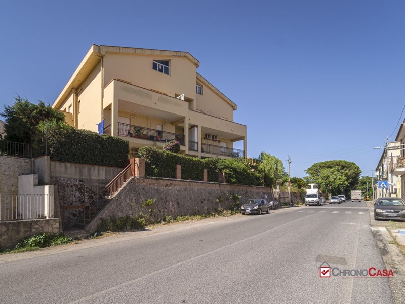 Appartamento in Vendita a Messina, 85'000&euro;, 130 m²