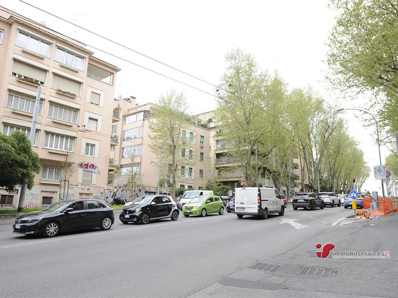 Trilocale in Vendita a Roma, 280'000&euro;, 82 m²