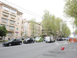 Trilocale in Vendita a Roma, 280'000&euro;, 82 m²