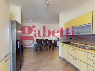 Appartamento in Vendita a Napoli, 295'000&euro;, 170 m²
