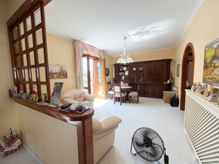 Trilocale in Vendita a Casoria, 250'000&euro;, 135 m², con Box