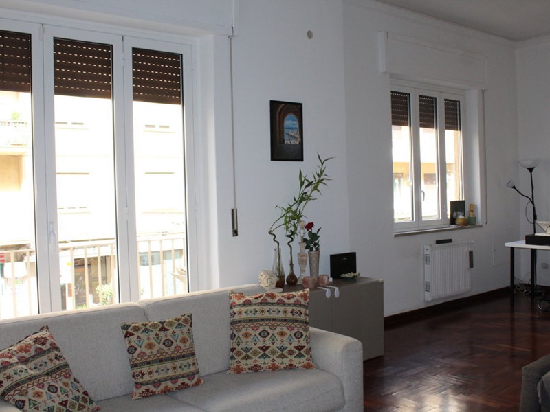 Appartamento in Affitto a Palermo, 900&euro;, 190 m²