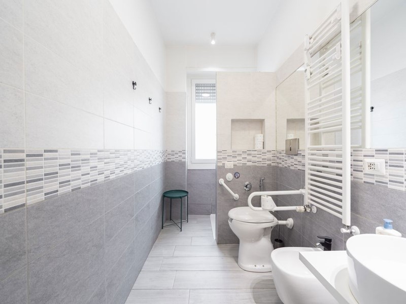 Bilocale in Vendita a Milano, 255'000&euro;, 65 m², arredato