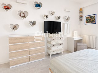 Attico in Vendita a Firenze, 470'000&euro;, 90 m², arredato
