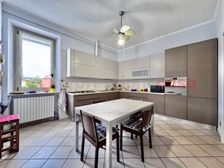 Quadrilocale in Vendita a Arona, 135'000&euro;, 152 m², con Box