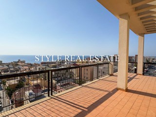 Appartamento in Vendita a Siracusa, zona Tunisi, 260'000&euro;, 194 m²