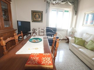 Quadrilocale in Vendita a Lucca, zona San Vito, 128'000&euro;, 95 m²