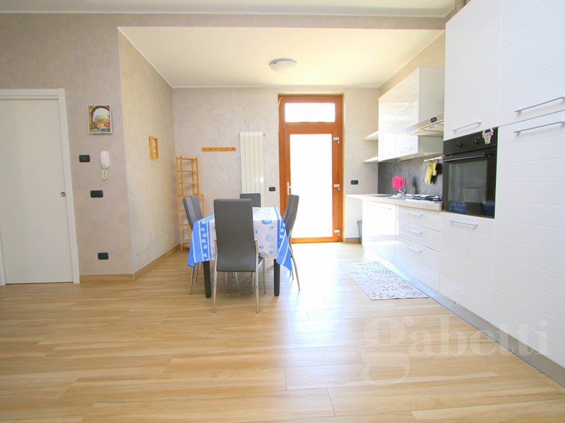 Bilocale in Vendita a Busto Arsizio, 120'000&euro;, 65 m², arredato