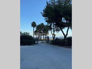 Appartamento in Vendita a Siracusa, 120'000&euro;, 125 m², arredato, con Box