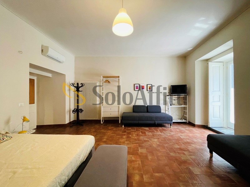 Trilocale in Affitto a Napoli, zona Via Salvator Rosa, 1'000&euro;, 85 m², arredato