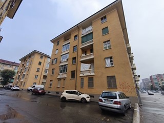 Appartamento in Vendita a Torino, 61'500&euro;, 78 m²