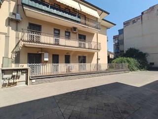Appartamento in Vendita a Motta Sant'Anastasia, zona Piano Tavola, 268'000&euro;, 233 m², con Box