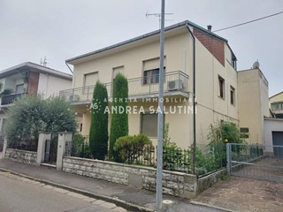 Appartamento in Vendita a Castelfranco di Sotto, 157'000&euro;, 200 m²