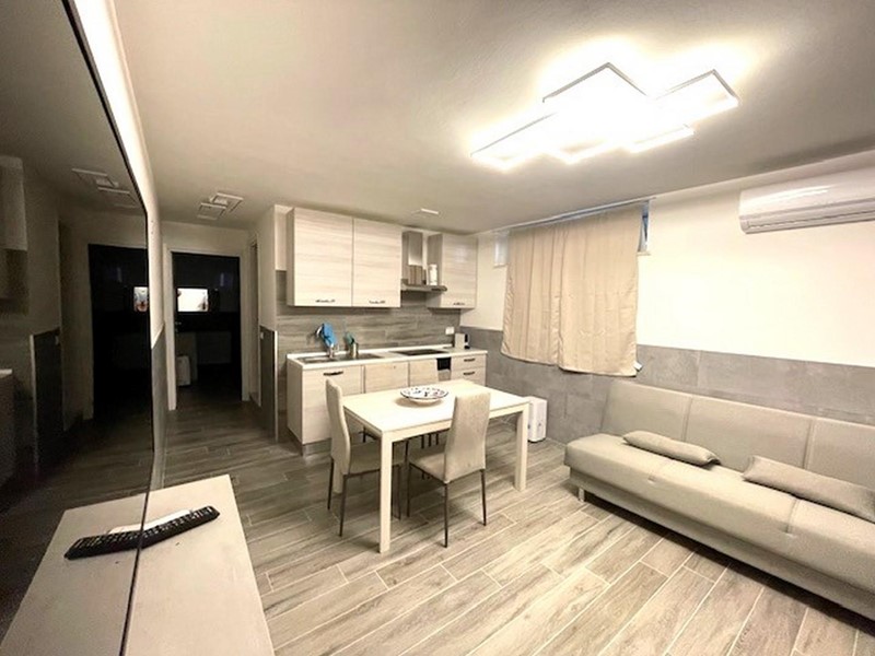 Bilocale in Vendita a Massa, zona Ronchi, 125'000&euro;, 44 m², arredato