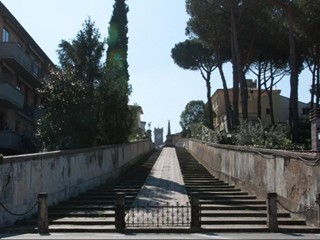 Attico in Vendita a Collesalvetti, 220'000&euro;, 127 m², arredato, con Box