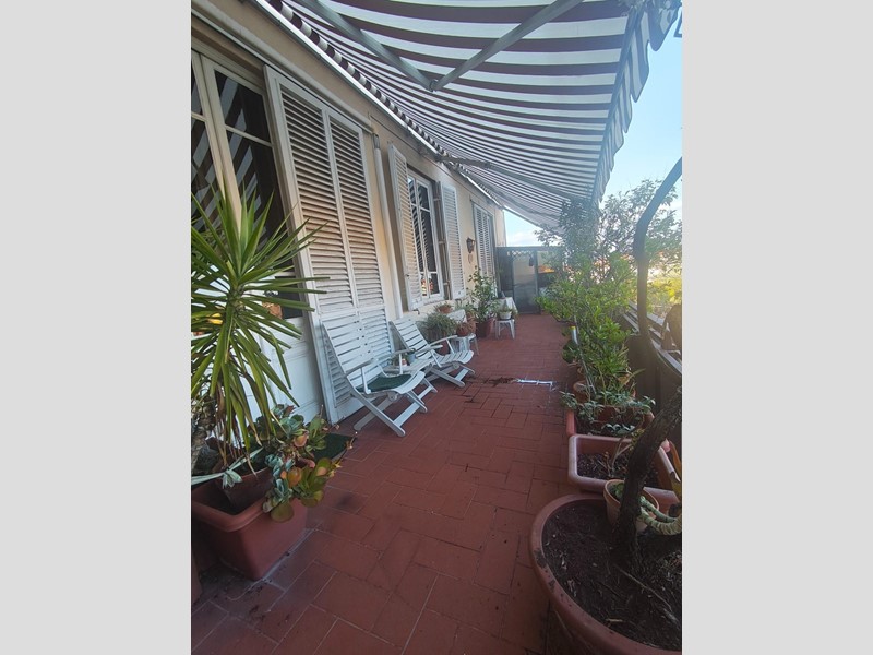 Appartamento in Vendita a Lucca, zona Arancio, 880'000&euro;, 550 m², con Box