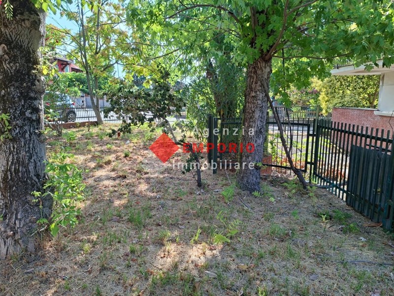 Appartamento in Vendita a Buti, zona La Croce, 225'000&euro;, 220 m²