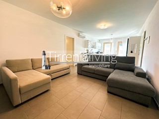 Appartamento in Vendita a Pisa, zona Calambrone, 430'000&euro;, 107 m², arredato