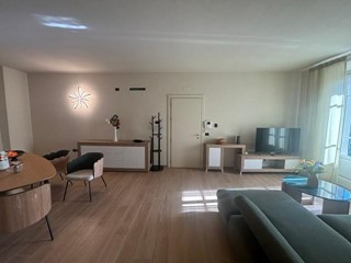 Appartamento in Affitto a Pisa, 3'500&euro;, 180 m², arredato