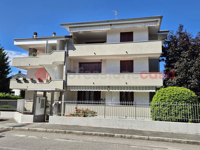 Trilocale in Vendita a Cerro Maggiore, 235'000&euro;, 115 m², con Box