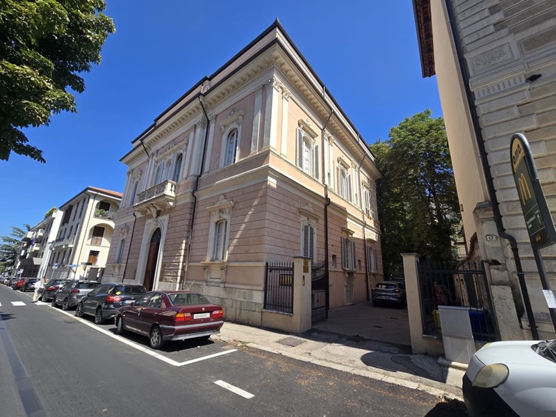 Trilocale in Vendita a L'Aquila, 290'000&euro;, 100 m²
