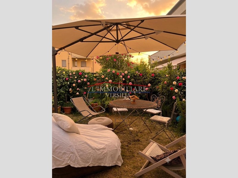 Quadrilocale in Vendita a Massa, zona Marina di Massa, 295'000&euro;, 75 m², arredato, con Box