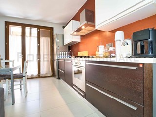 Trilocale in Vendita a Suvereto, 185'000&euro;, 66 m², arredato, con Box