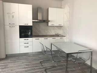 Trilocale in Vendita a Carrara, 135'000&euro;, 70 m², arredato