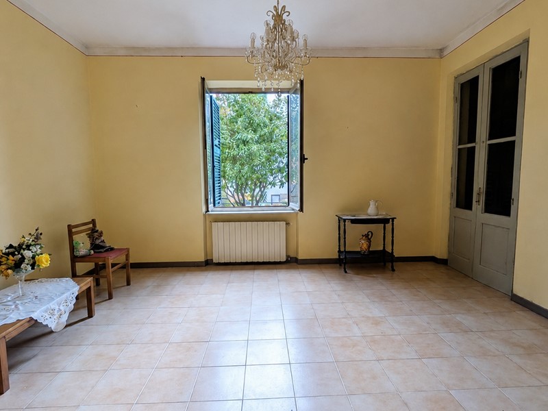 Quadrilocale in Vendita a Barga, zona Fornaci di Barga, 75'000&euro;, 80 m², arredato