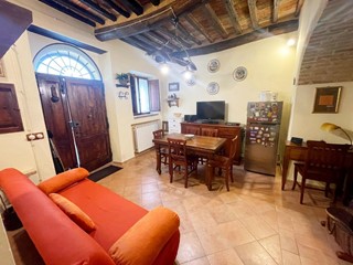 Bilocale in Vendita a Monticiano, zona Iesa, 85'000&euro;, 57 m², arredato