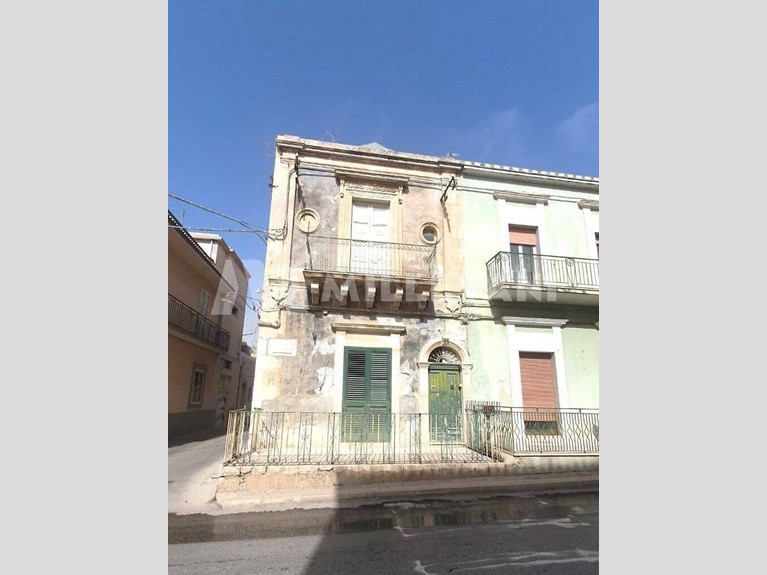 Appartamento in Vendita a Pozzallo, 105'000&euro;, 140 m²