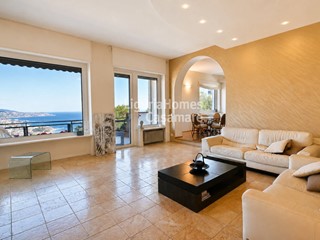 Appartamento in Vendita a Sanremo, 650'000&euro;, 161 m²