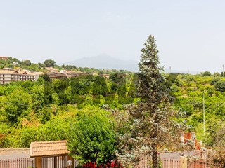 Quadrilocale in Vendita a Aci Catena, 99'000&euro;, 129 m²