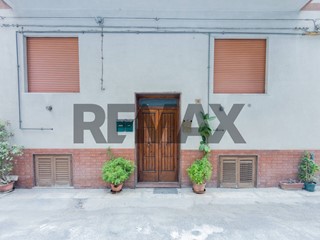 Trilocale in Vendita a Altofonte, 63'000&euro;, 75 m²