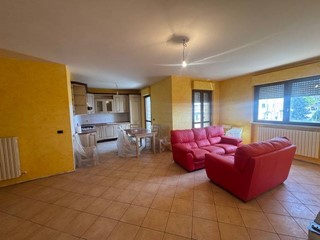 Trilocale in Vendita a Cossignano, 150'000&euro;, 107 m²