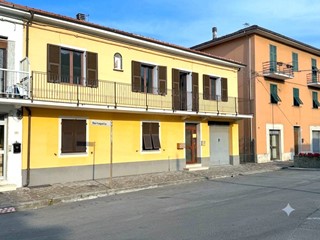 Quadrilocale in Vendita a Cairo Montenotte, 78'000&euro;, 110 m²