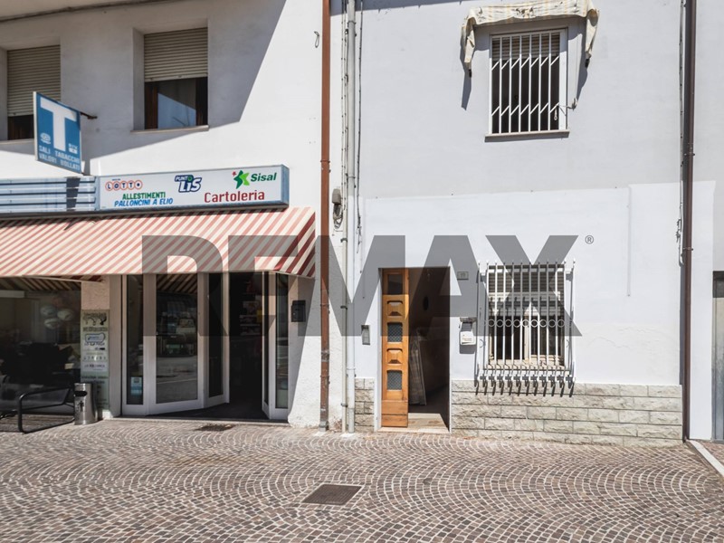 Appartamento in Vendita a Mercatino Conca, 80'000&euro;, 149 m²
