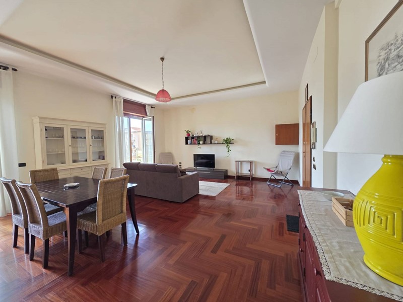 Trilocale in Affitto a Salerno, 1'200&euro;, 105 m²