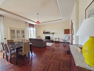 Trilocale in Affitto a Salerno, 1'200&euro;, 105 m²