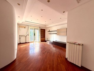 Appartamento in Affitto a Napoli, 1'200&euro;, 127 m²