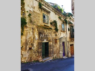 Appartamento in Vendita a Modica, 110'000&euro;, 180 m²