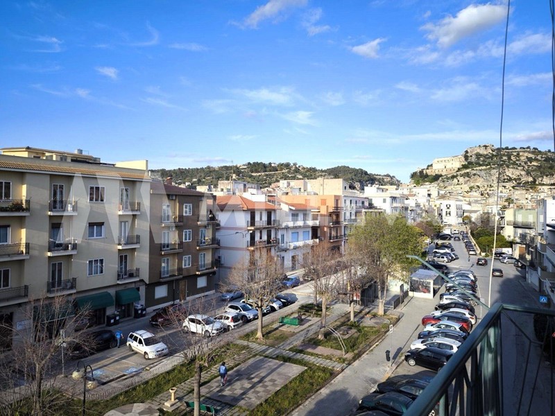 Quadrilocale in Vendita a Scicli, 130'000&euro;, 100 m²