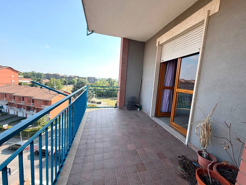 Appartamento in Vendita a Alessandria, 100'000&euro;, 147 m²