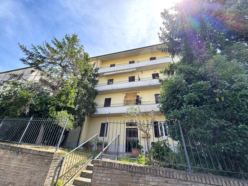 Quadrilocale in Vendita a Monte Urano, 75'000&euro;, 93 m²
